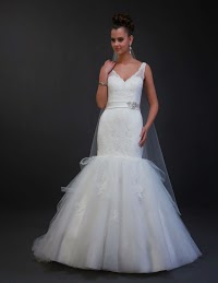 Ivory and Gold Bridal Boutique 1077706 Image 3